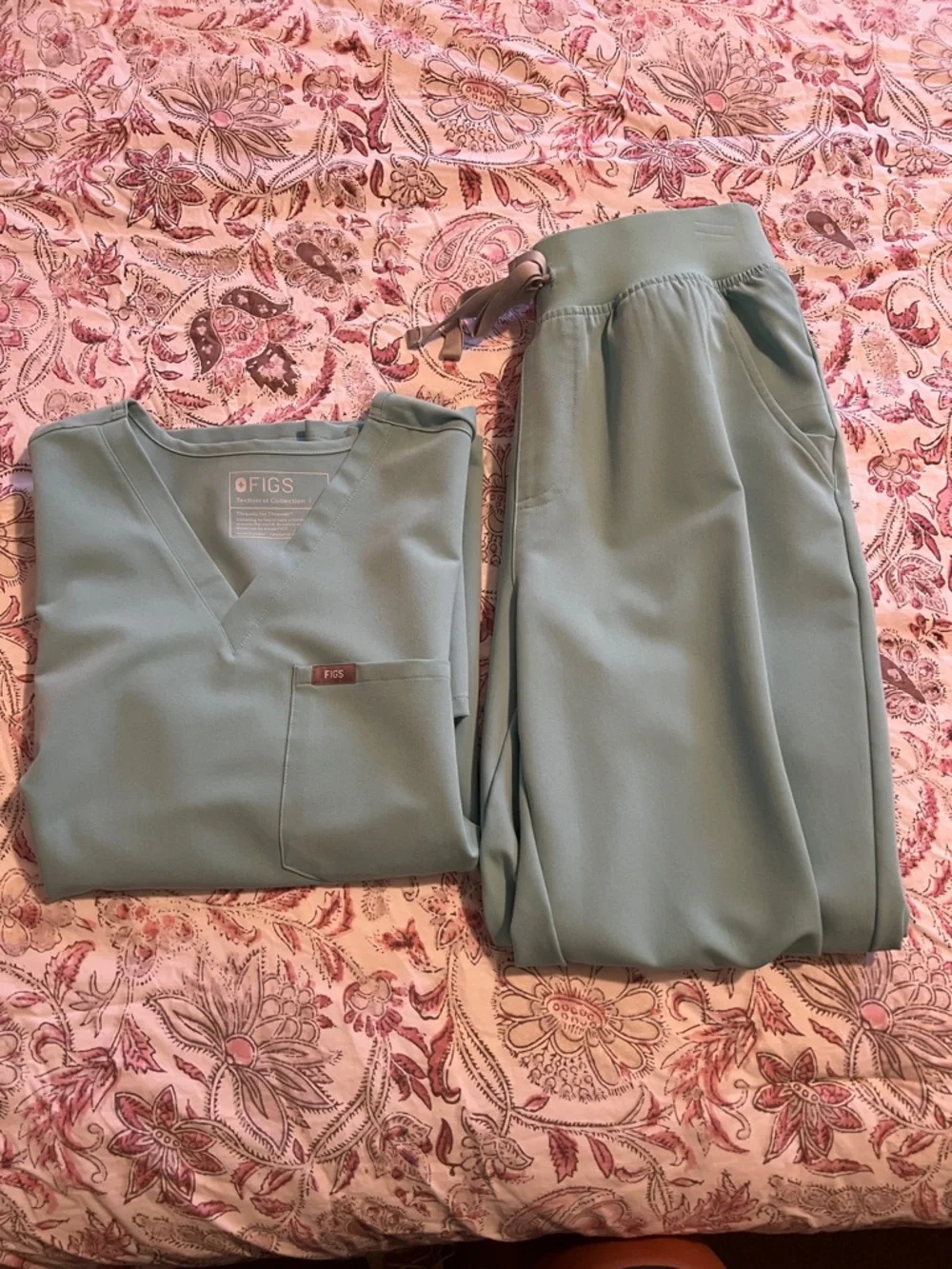 Figs Scrub Set - Picture 2 of 9